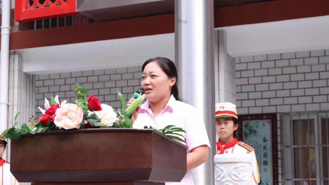 南阳市三十二小校长曹瑞霞